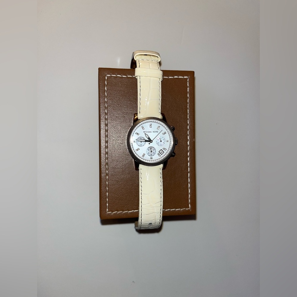 Michael Kors
Chronograph Women’s Watch - Picture 5 of 9